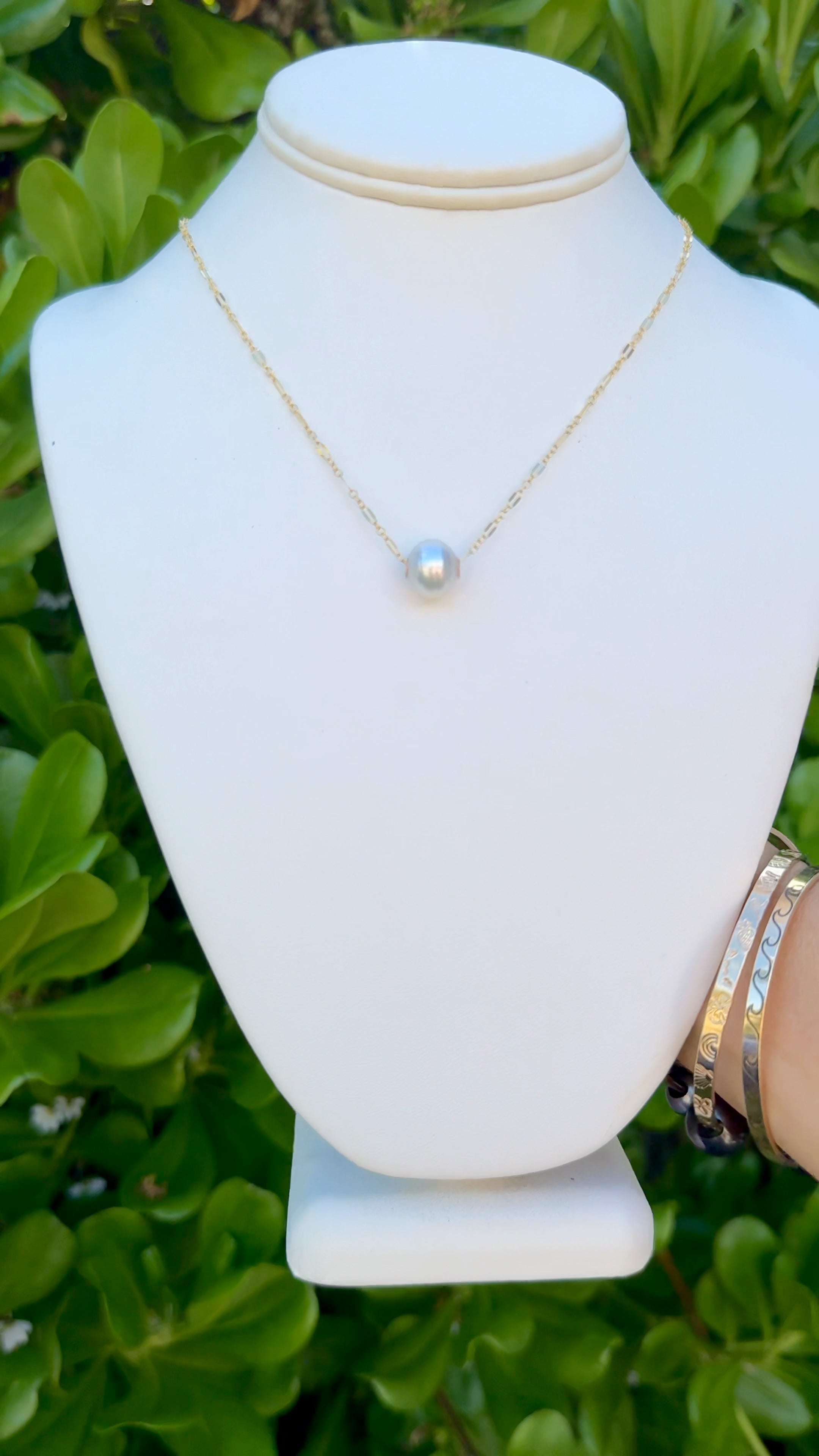 White South Sea Floater Necklace