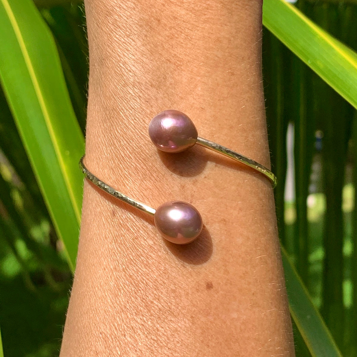 Pink Edison Pearl Kiss Cuff Bracelet