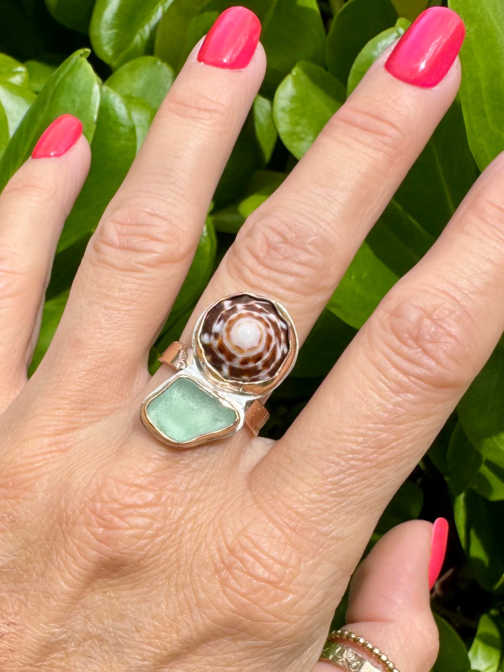 Tropical Gangster - Puka Shell & Sea Glass Bezeled Ring