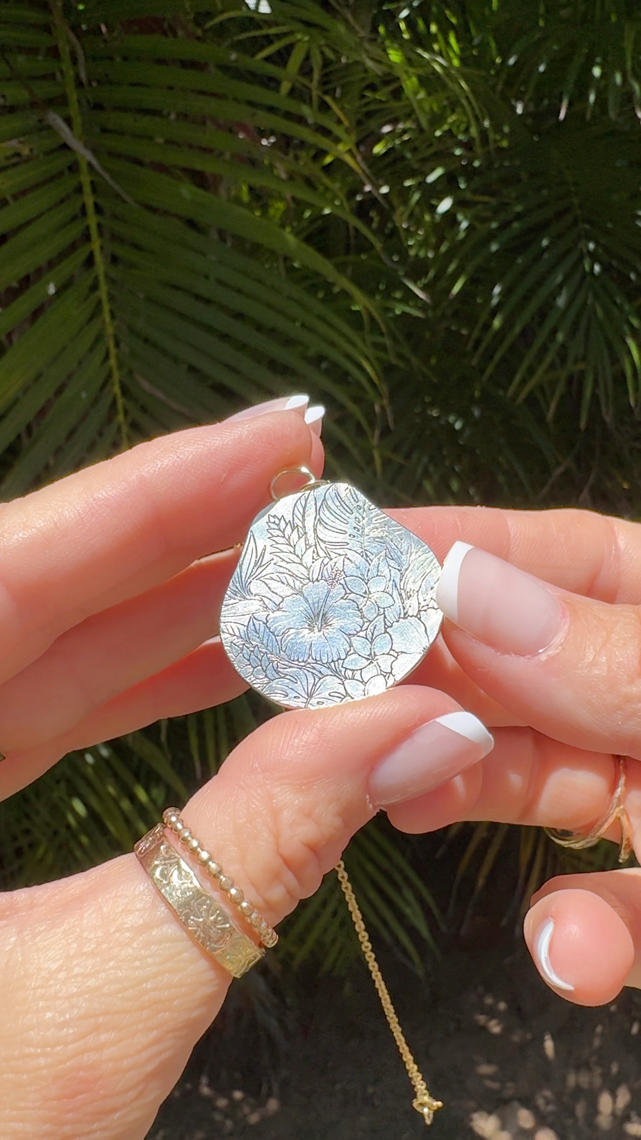 Sunrise Shell Bezel Necklace With Tropical Jungle Engraving