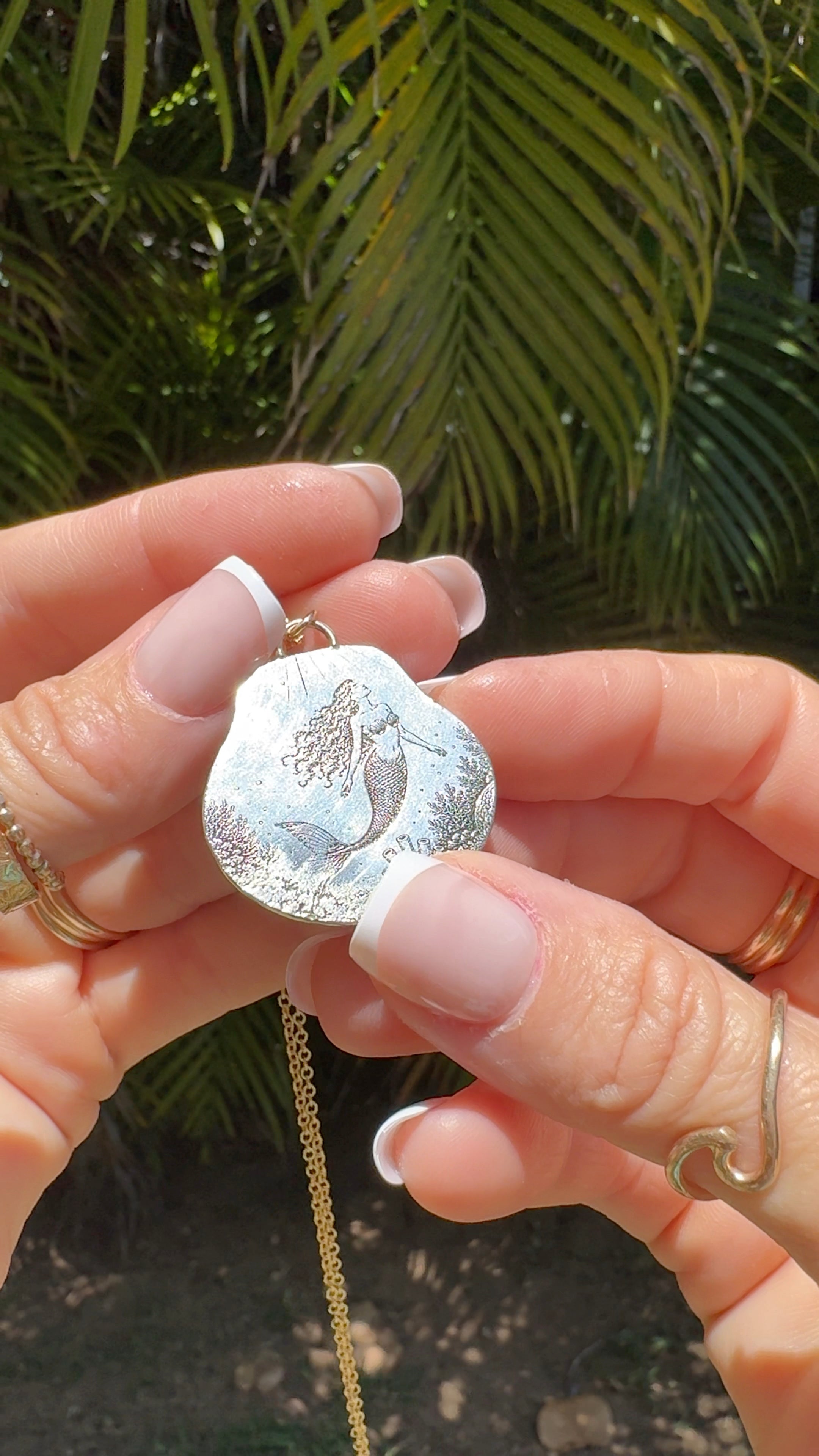 Sunrise Shell Bezel Necklace With Mermaid Engraving