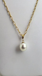 White South Sea Pendant Necklace