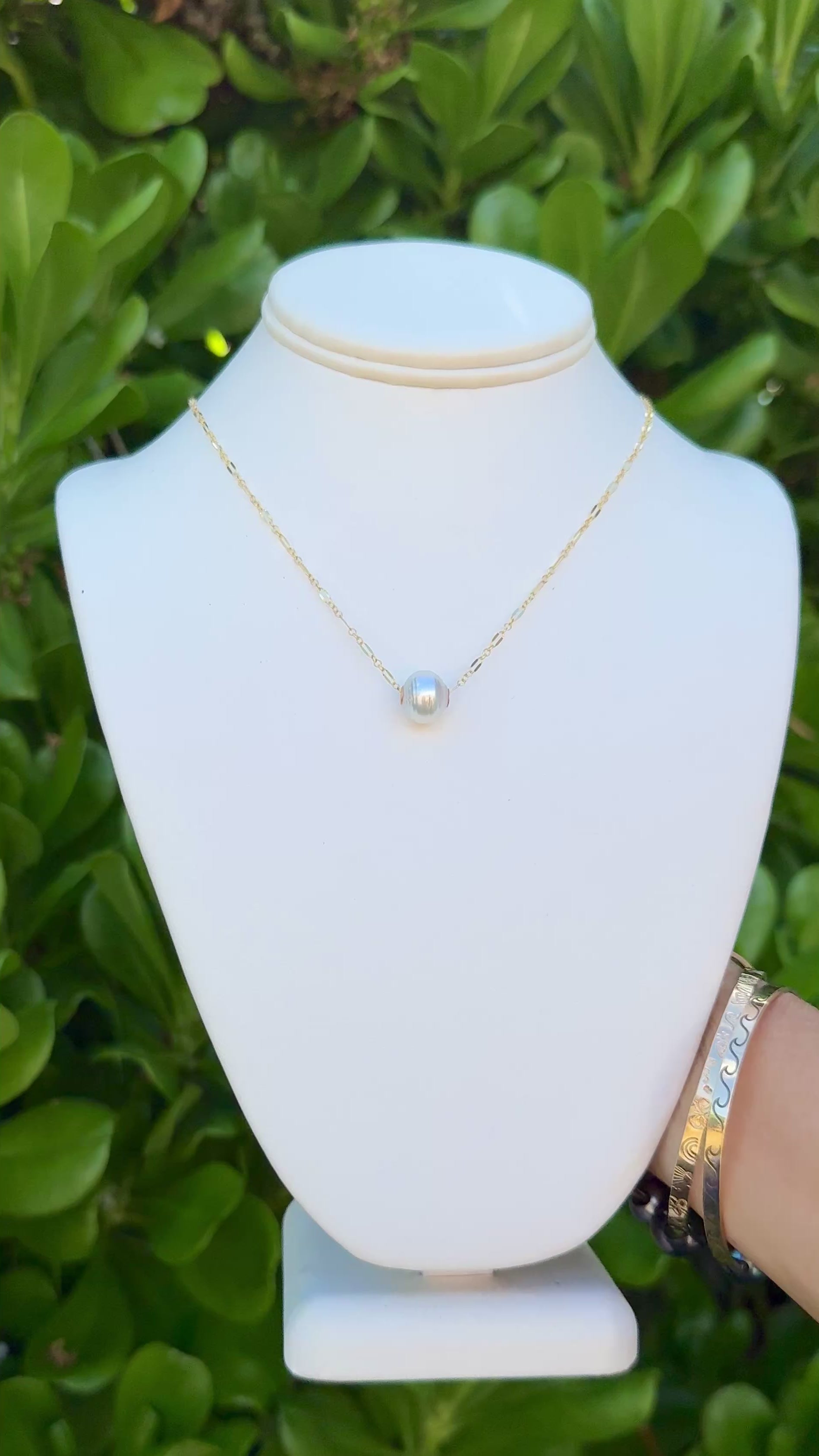White South Sea Floater Necklace