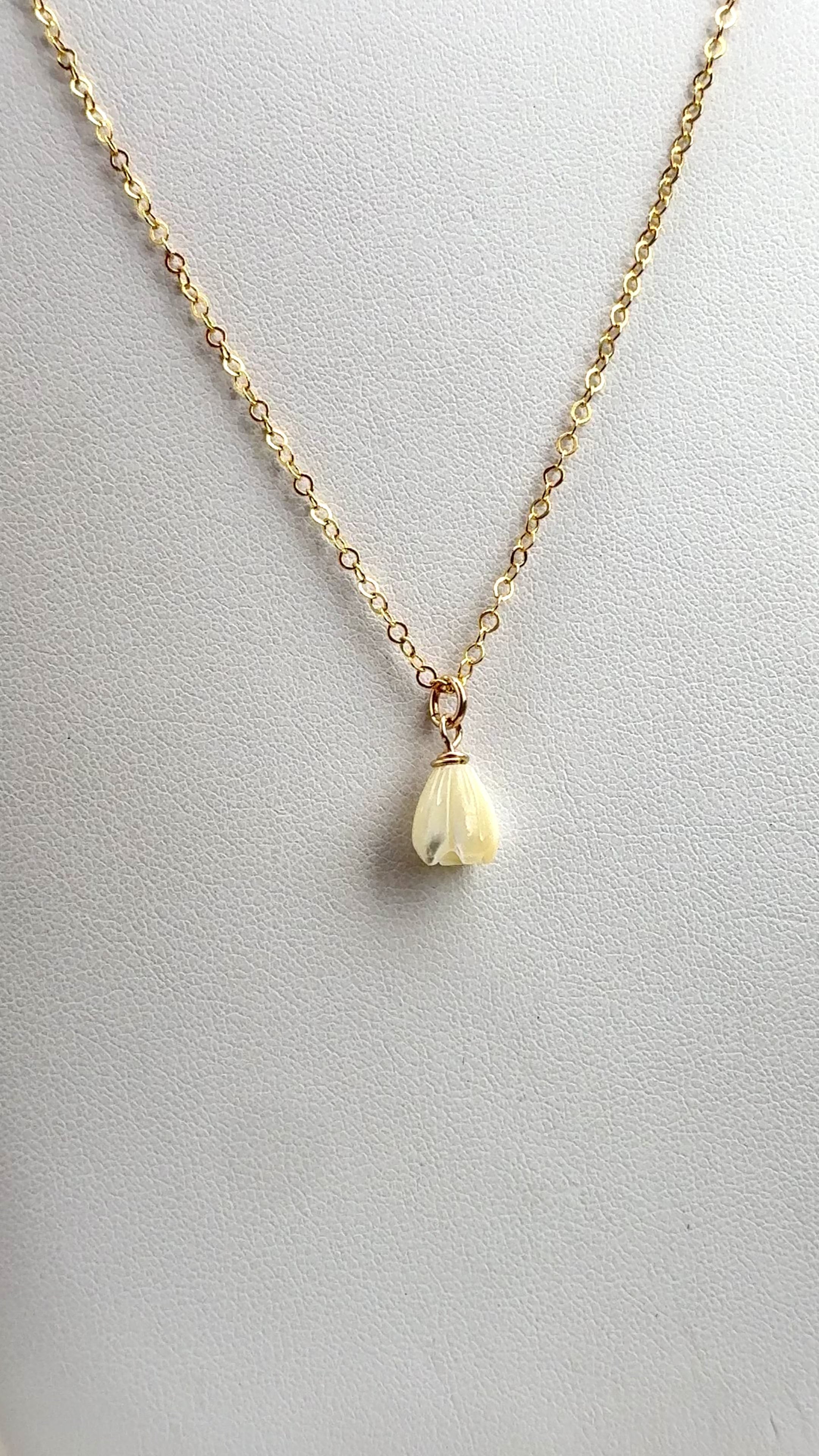 Pikake Mother of Pearl Pendant Necklace - 18"