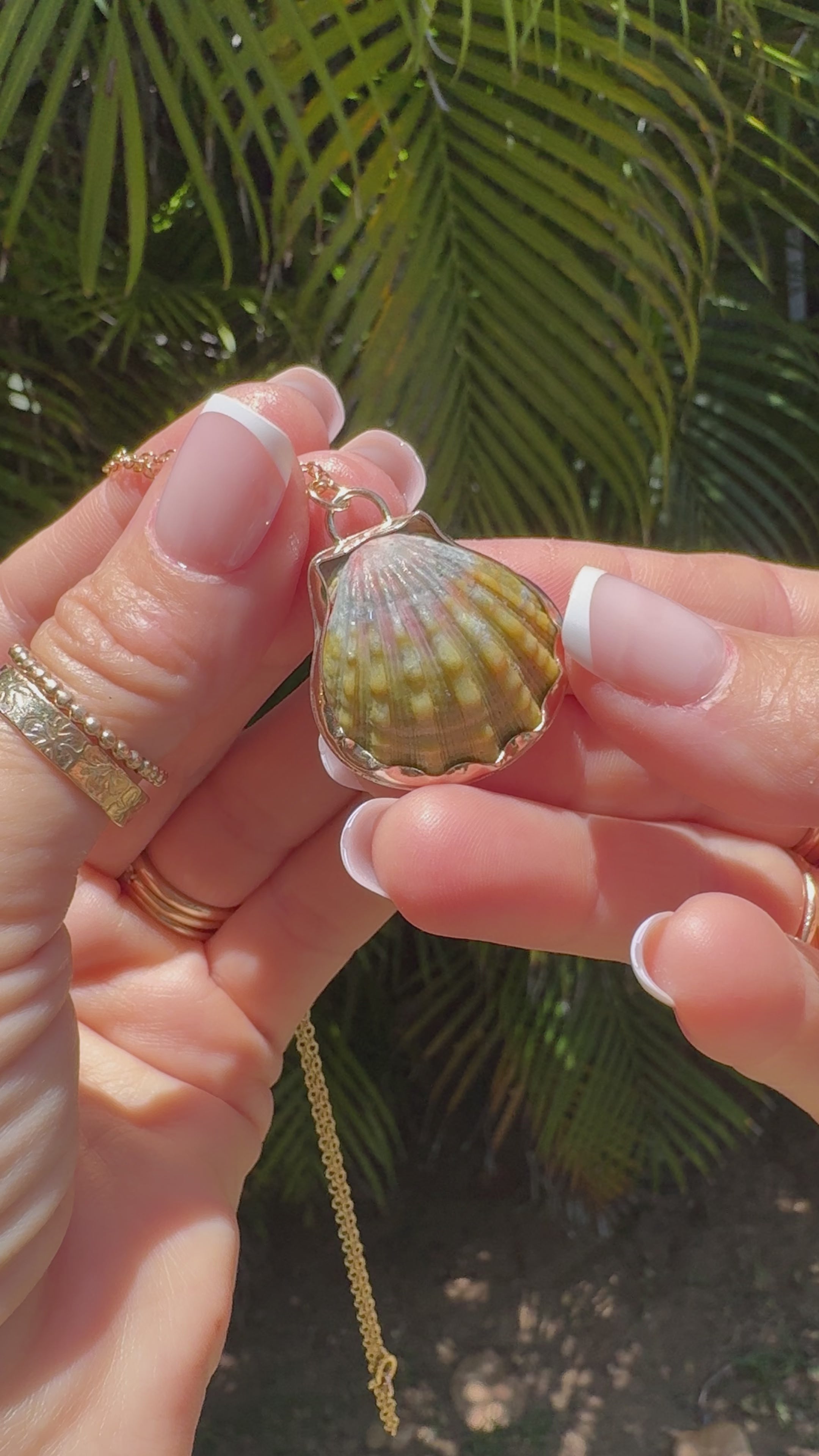 Moonrise Shell Bezel Necklace With Botanical Nu’uanu Engraving