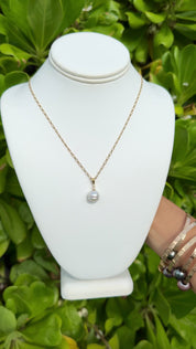 White South Sea Pendant Necklace