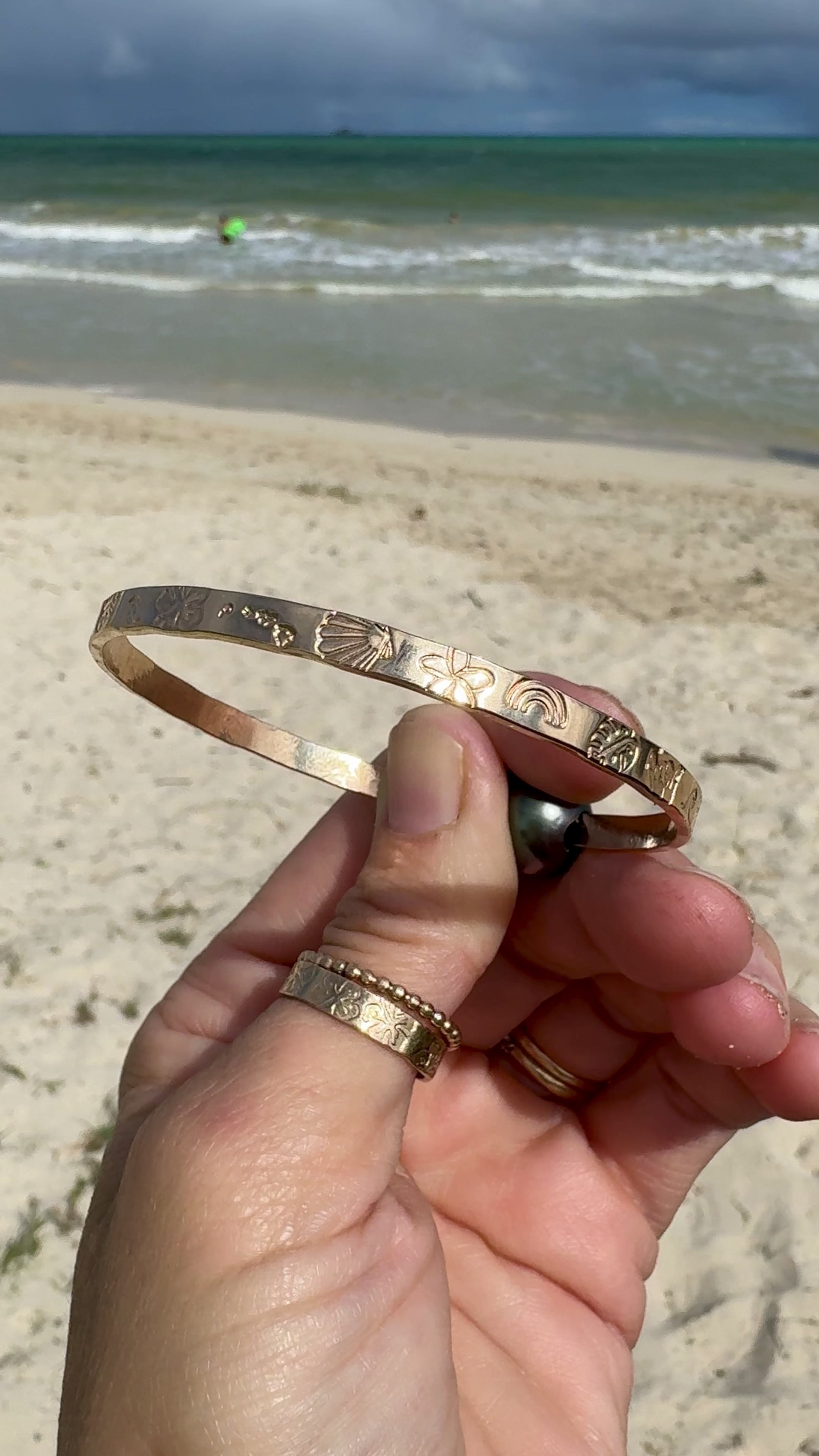 Aloha Bangles Hawaiʻi Icon Signature Bangle Bracelet