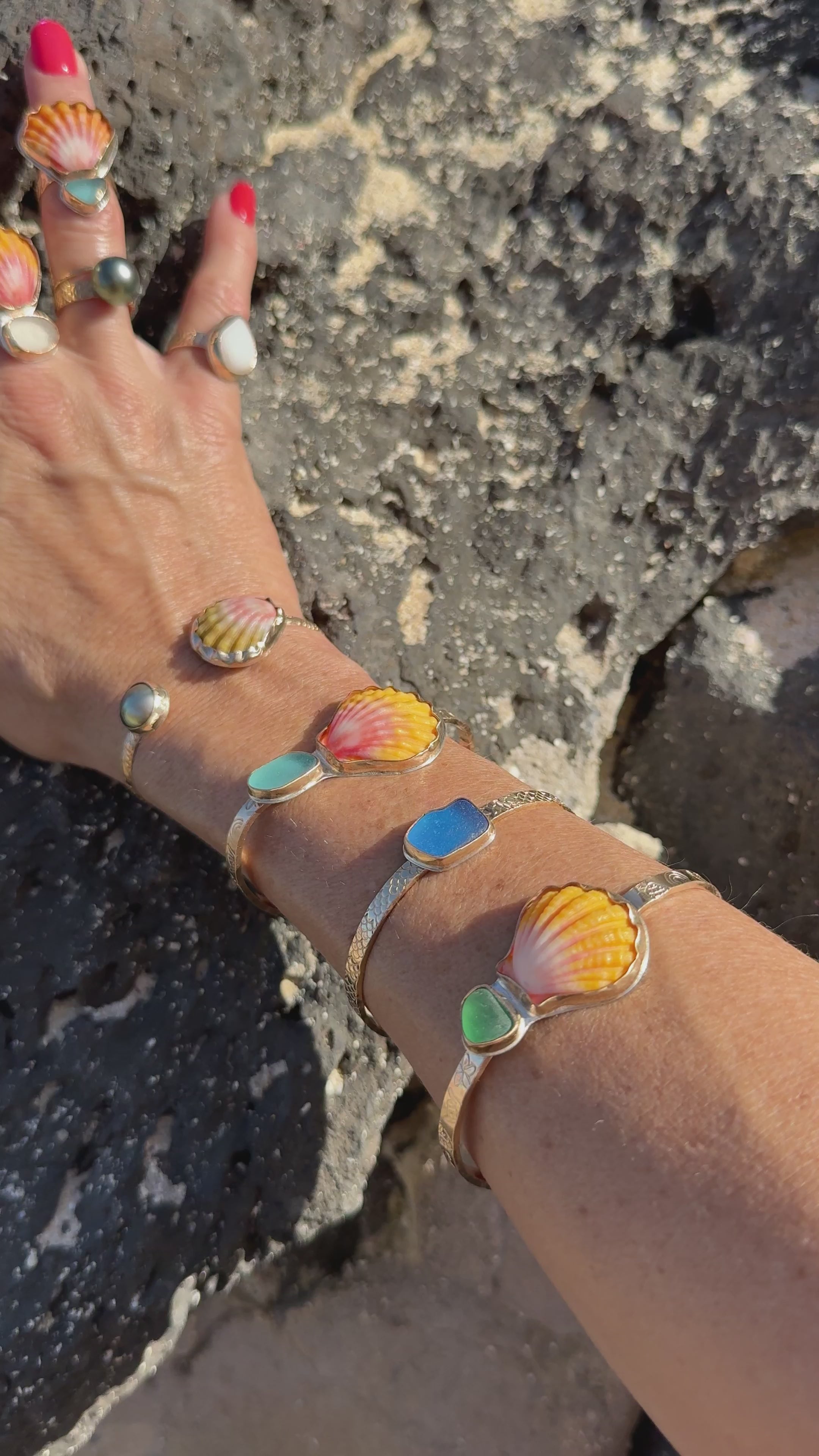 Tropical Gangster - Mini Albino Sunrise Shell Bezeled Ring