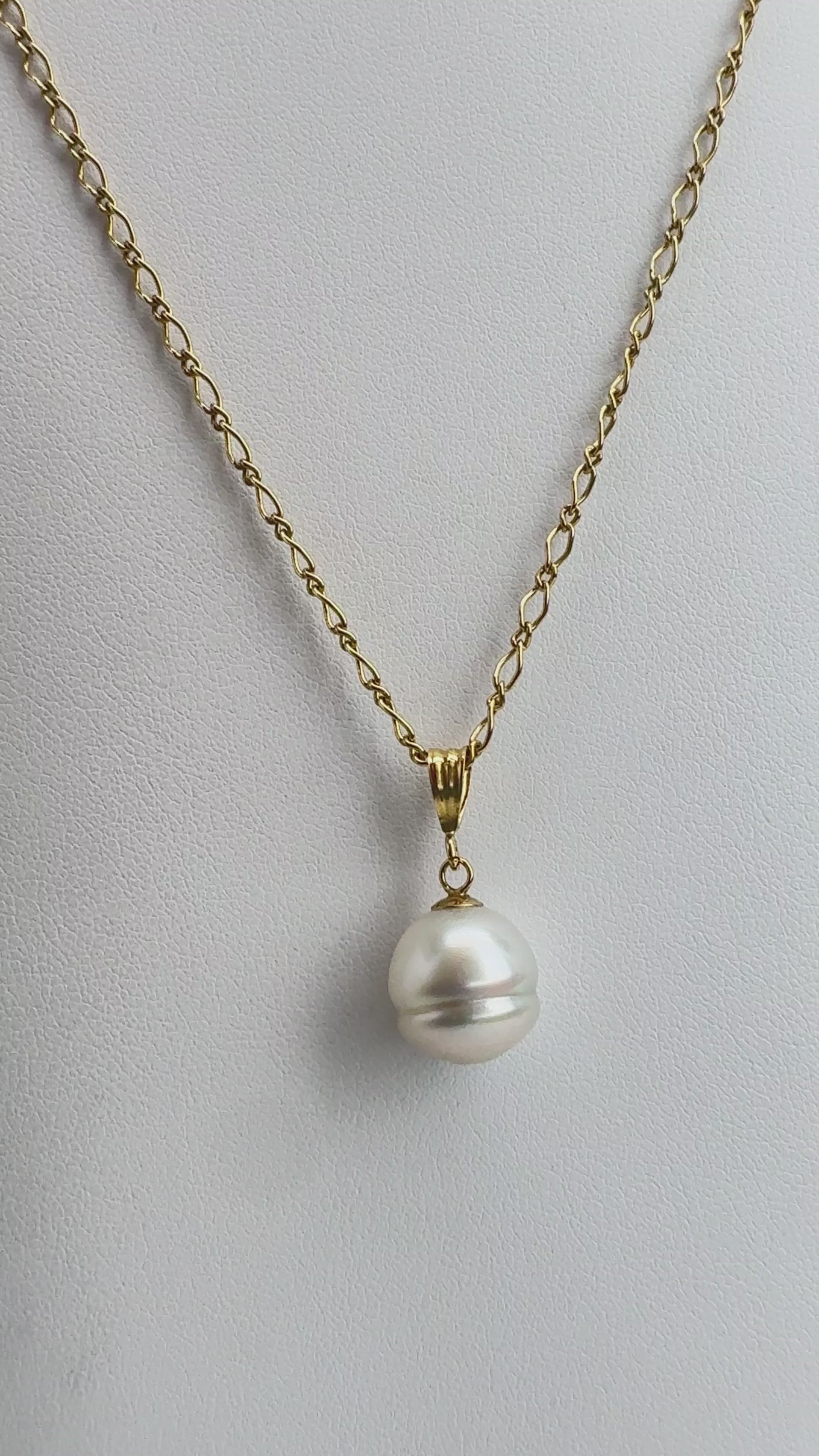 White South Sea Pendant Necklace