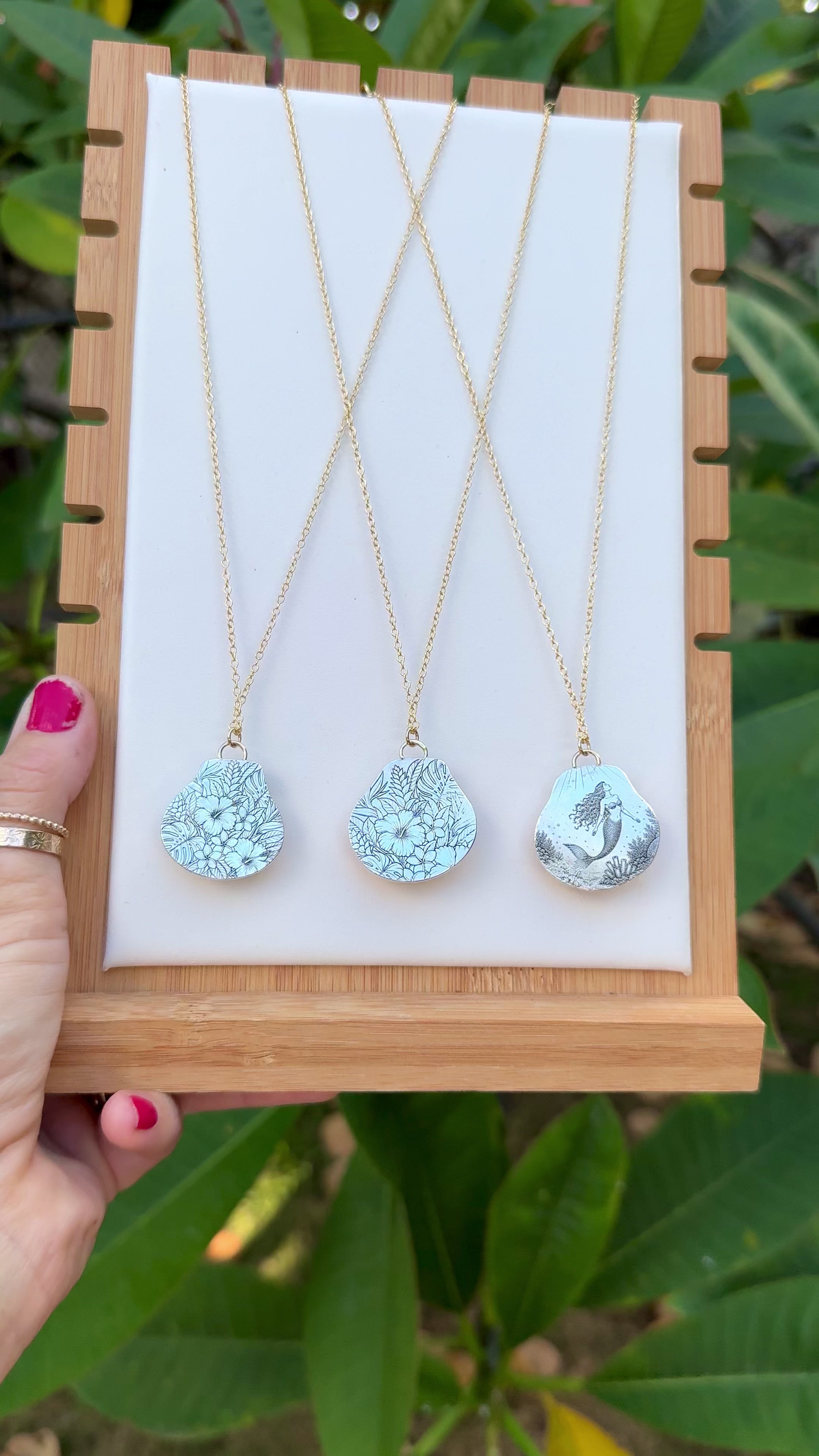 Sunrise Shell Bezel Necklace With Mermaid Engraving