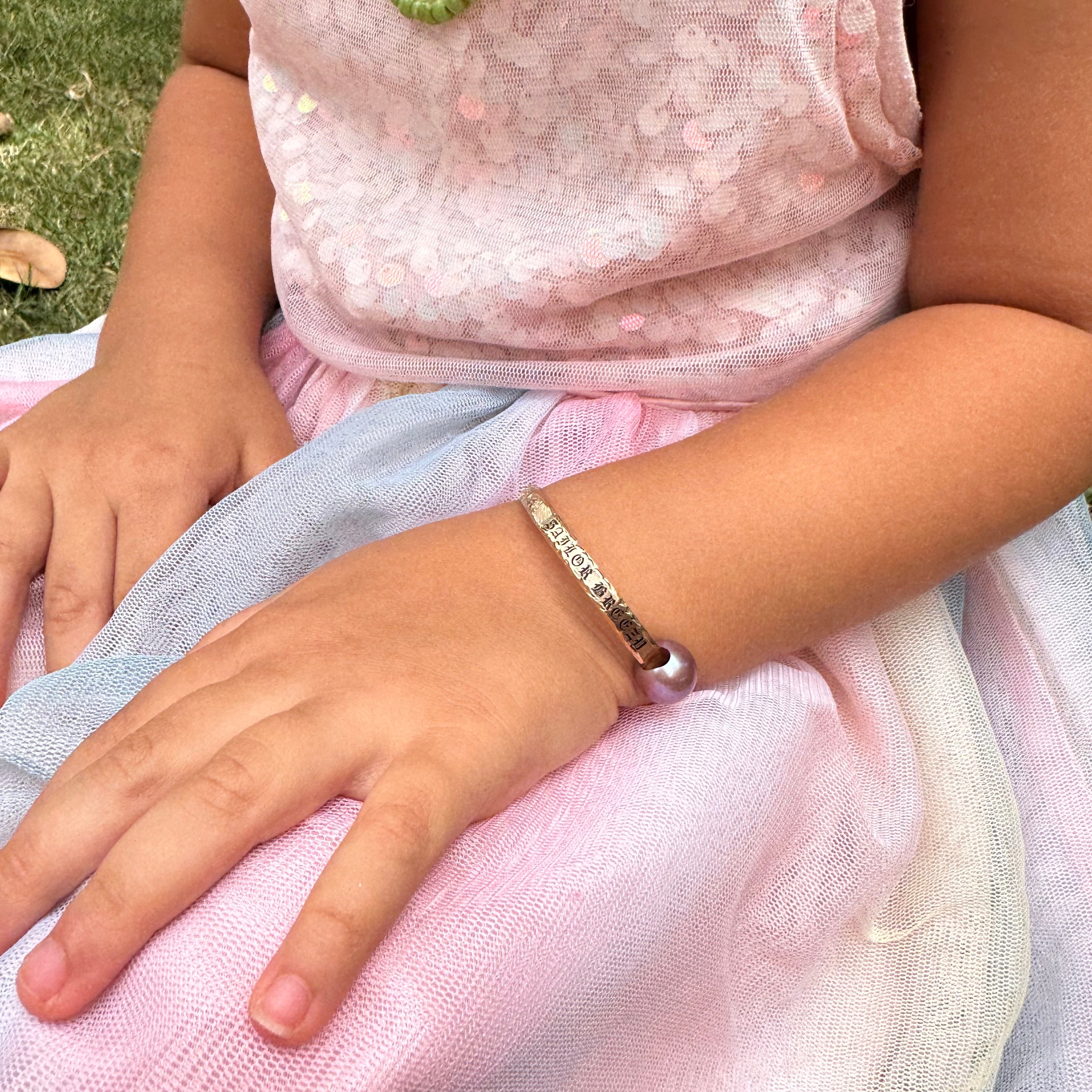 sailorbangle_86fbc183-44f2-41ed-9b29-2e089438cf0a.jpg