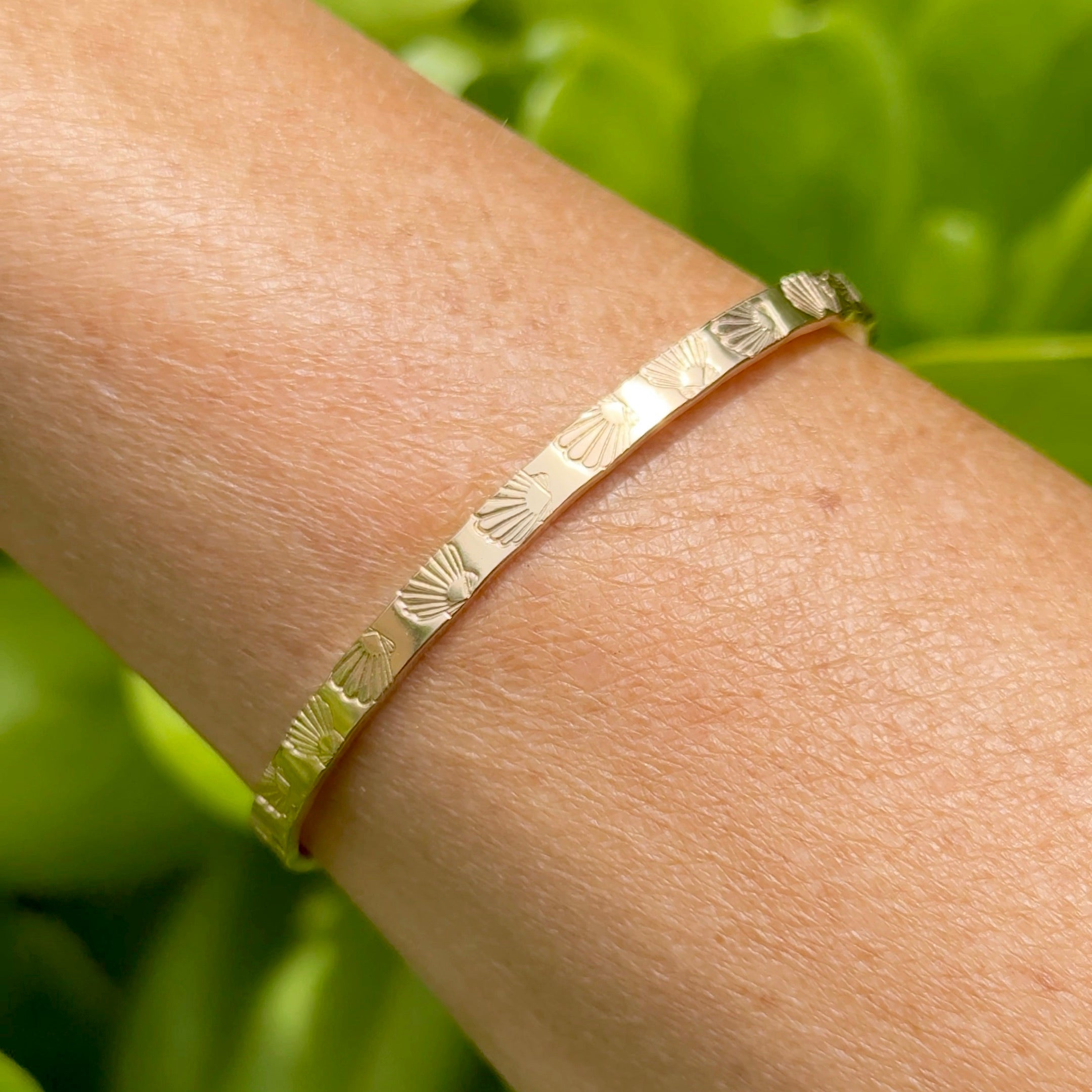 Aloha Bangles Sunrise Shell Signature Bangle Bracelet